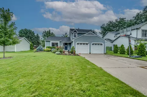 777 Stonebridge Ln, Crystal Lake, IL 60014