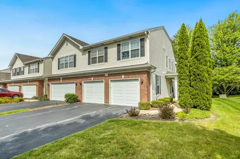 125 Concord Dr S #125, Oswego, IL 60543