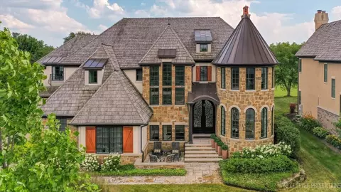 1140 W Jefferson Ave, Naperville, IL 60540
