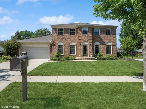722 W Medford Dr, Palatine, IL 60067
