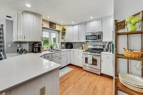 7404 Joy Ln, Roscoe, IL 61073 photo 12