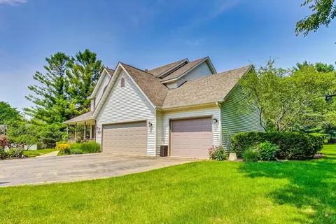 7404 Joy Ln, Roscoe, IL 61073 photo 2