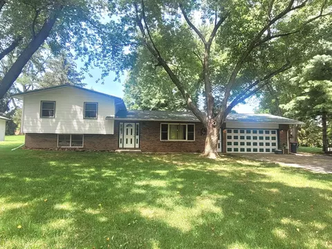 1168 Laura Dr, Monticello, IL 61856