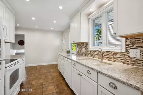1017 E Harrison Ave, Wheaton, IL 60187 photo 11