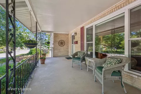 1017 E Harrison Ave, Wheaton, IL 60187 photo 2