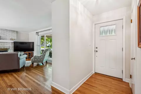 1017 E Harrison Ave, Wheaton, IL 60187 photo 4