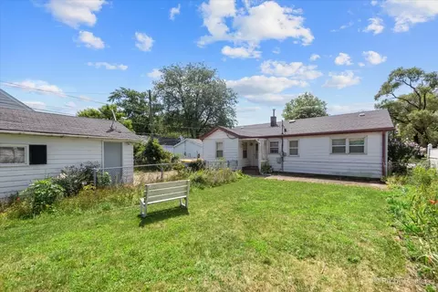 Exterior - 320 Queens Ln, Thornton, IL 60476 photo 2 of 6