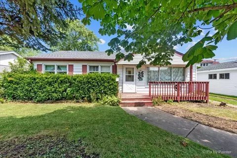 320 Queens Ln, Thornton, IL 60476