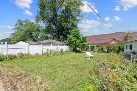 Exterior - 320 Queens Ln, Thornton, IL 60476 photo 5 of 6