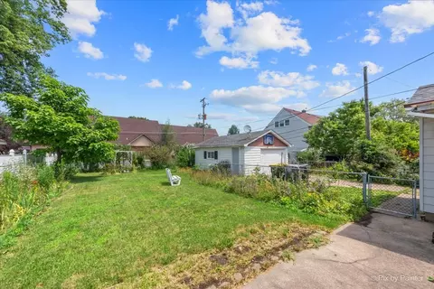 Exterior - 320 Queens Ln, Thornton, IL 60476 photo 4 of 6