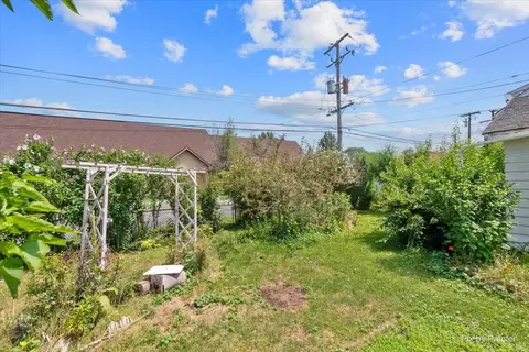 Exterior - 320 Queens Ln, Thornton, IL 60476 photo 6 of 6