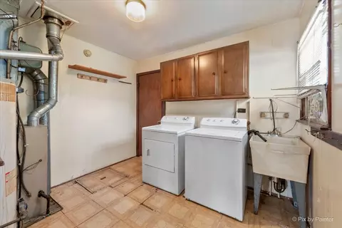 Other - 320 Queens Ln, Thornton, IL 60476 photo 2 of 4
