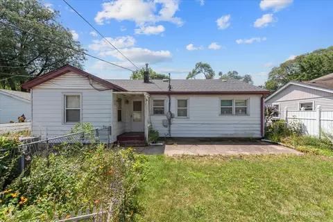Exterior - 320 Queens Ln, Thornton, IL 60476 photo 1 of 6