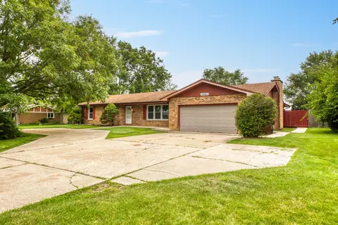 18611 Blodgett Rd, Mokena, IL 60448
