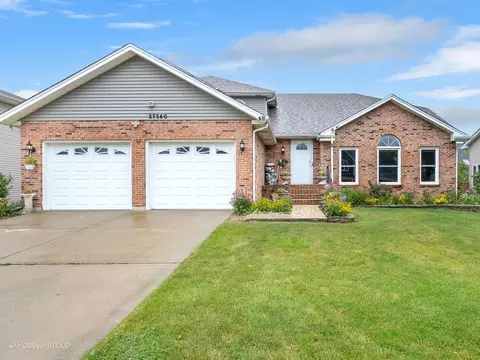 27 W340 Victoria Ln, Winfield, IL 60190