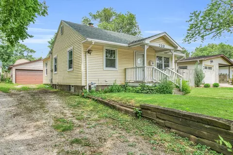 720 W Maple St, Champaign, IL 61820 photo 3