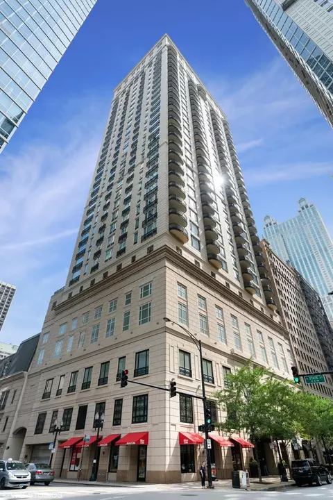 10 E Delaware St #19C, Chicago, IL 60611