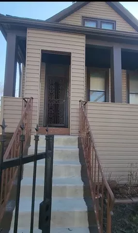 5465 W Crystal St, Chicago, IL 60651
