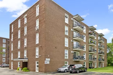 7227 W Higgins Ave #204, Chicago, IL 60656