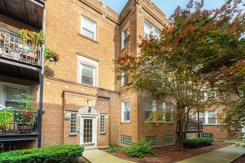 1443 W Victoria St #1E, Chicago, IL 60660