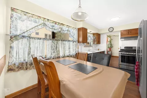 1970 Brookside Ln, Hoffman Estates, IL 60169 photo 4
