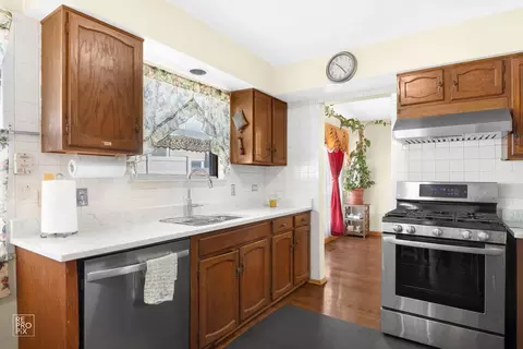 1970 Brookside Ln, Hoffman Estates, IL 60169 photo 3