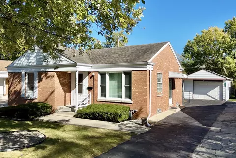 8249 N New England Ave, Niles, IL 60714
