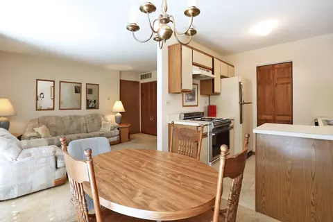 Dining - 713 Crescent Ct #C1, Bartlett, IL 60103 photo 2 of 2