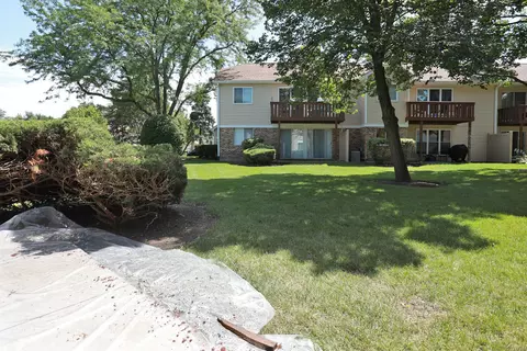 Exterior - 713 Crescent Ct #C1, Bartlett, IL 60103 photo 4 of 9