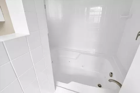Bath - 1223 Foothill Dr, Champaign, IL 61821 photo 5 of 5