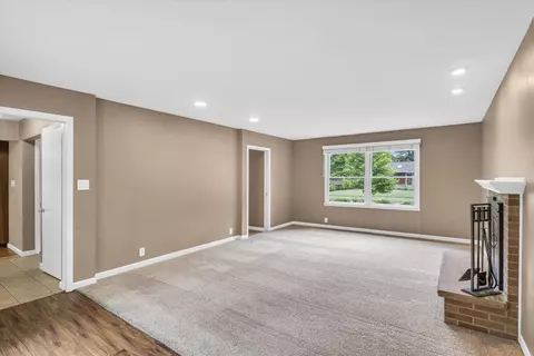 Living - 1223 Foothill Dr, Champaign, IL 61821 photo 5 of 7