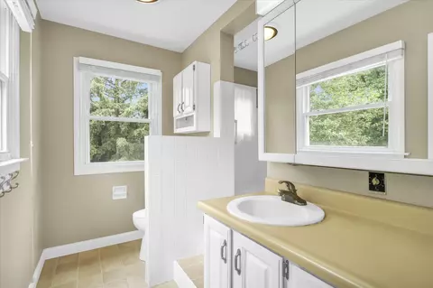 Bath - 1223 Foothill Dr, Champaign, IL 61821 photo 4 of 5