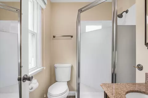 Bath - 1223 Foothill Dr, Champaign, IL 61821 photo 2 of 5