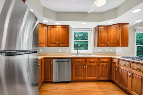 Kitchen - 1223 Foothill Dr, Champaign, IL 61821 photo 4 of 6