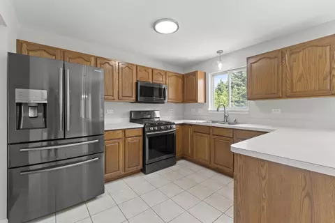 Kitchen - 1704 Quinn Dr, Plainfield, IL 60586 photo 2 of 3