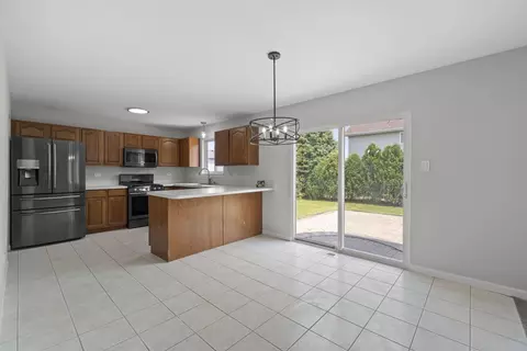 Kitchen - 1704 Quinn Dr, Plainfield, IL 60586 photo 1 of 3