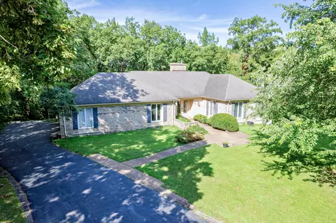 217 Lakewood Cir, Burr Ridge, IL 60527