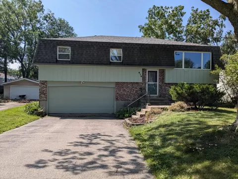 414 Cedar St, Lake In The Hills, IL 60156