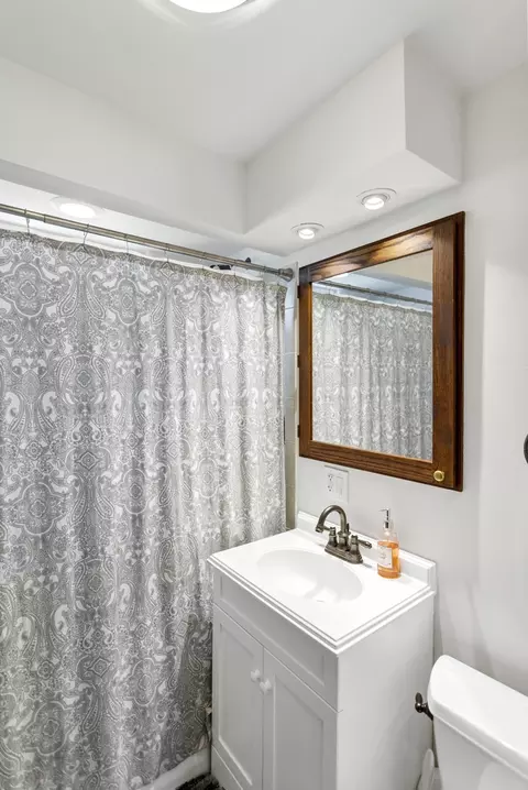 Bath - 1031 Logan Ave, Elgin, IL 60120 photo 1 of 1