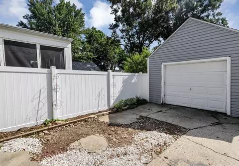 Exterior - 1031 Logan Ave, Elgin, IL 60120 photo 7 of 9