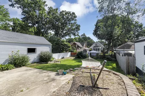 Exterior - 1031 Logan Ave, Elgin, IL 60120 photo 4 of 9