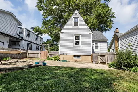 Exterior - 1031 Logan Ave, Elgin, IL 60120 photo 3 of 9