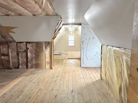 Entry Way - 1031 Logan Ave, Elgin, IL 60120 photo 2 of 4