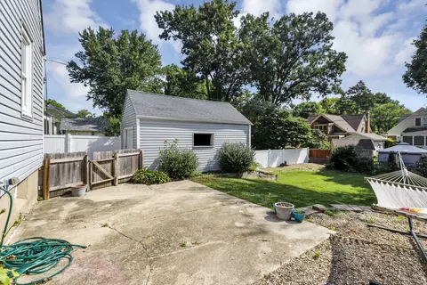 Exterior - 1031 Logan Ave, Elgin, IL 60120 photo 6 of 9