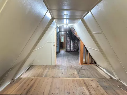 Entry Way - 1031 Logan Ave, Elgin, IL 60120 photo 4 of 4