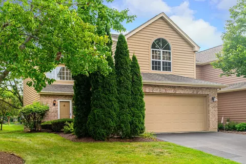 72 Townsend Cir, Naperville, IL 60565