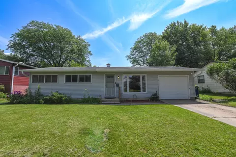 36339 N Edgewood Dr, Gurnee, IL 60031