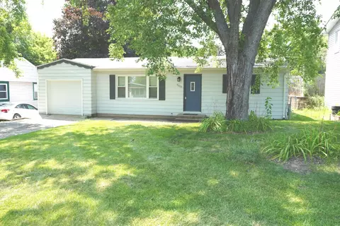 5303 N Highland Dr, Mchenry, IL 60050