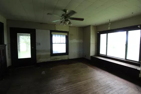Living - 3523 W 2000 Rd N, Kankakee, IL 60901 photo 2 of 2