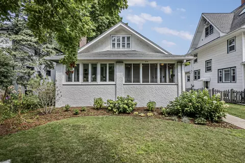 830 N Euclid Ave, Oak Park, IL 60302